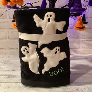 Well Dressed Home 2Pk. Glow In The Dark Ghost Hand Towels